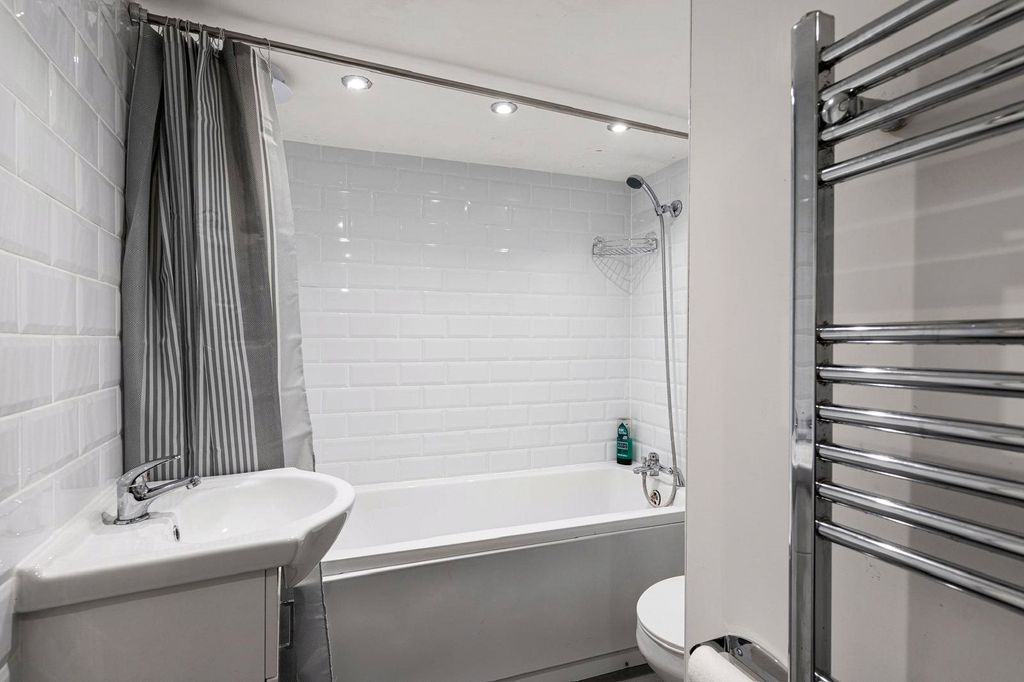 Property photo 3 of 14 Bathroom