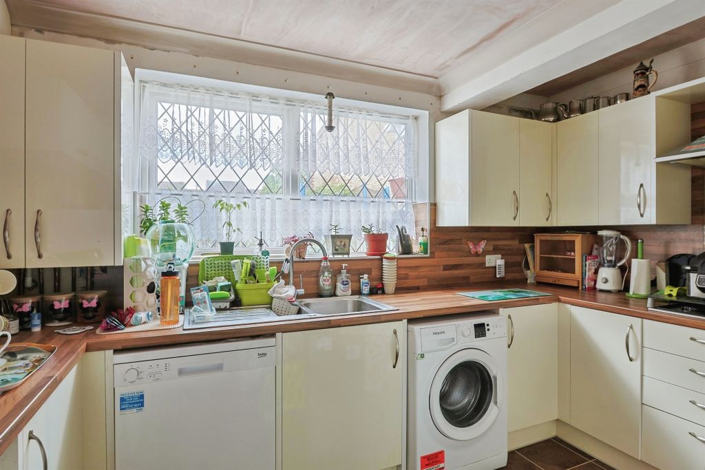 Property photo 3 of 18