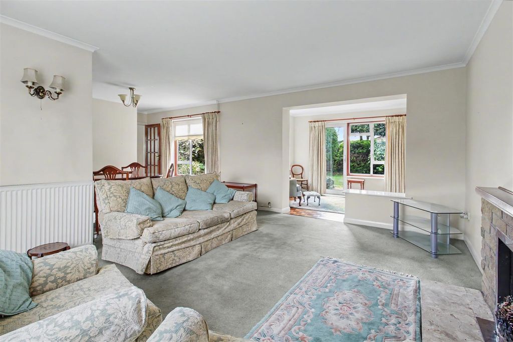 Property photo 2 of 26 Lounge