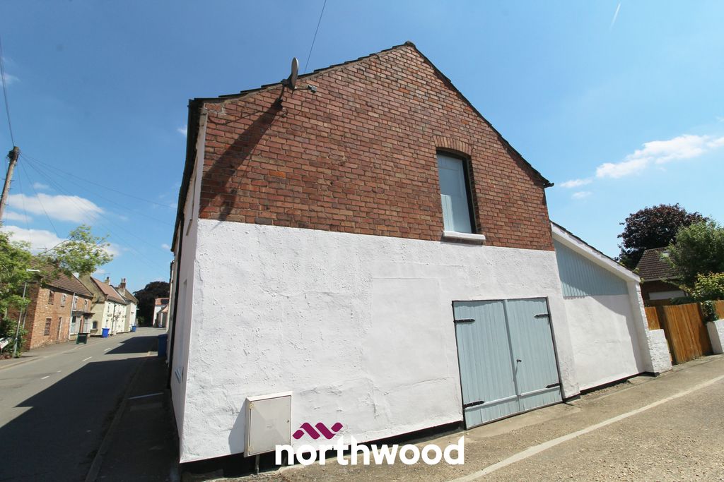 Property photo 2 of 34
