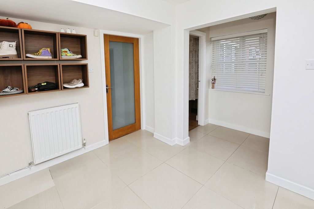 Property photo 2 of 18 Photo