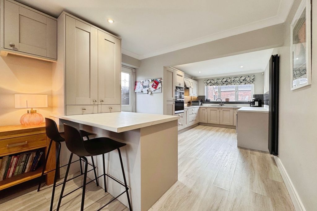 Property photo 2 of 23 Breakfast Area