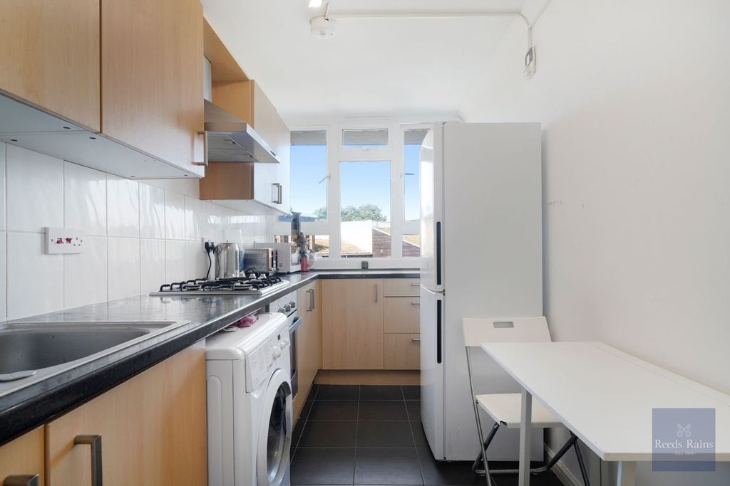 Property photo 3 of 14 Kitchen