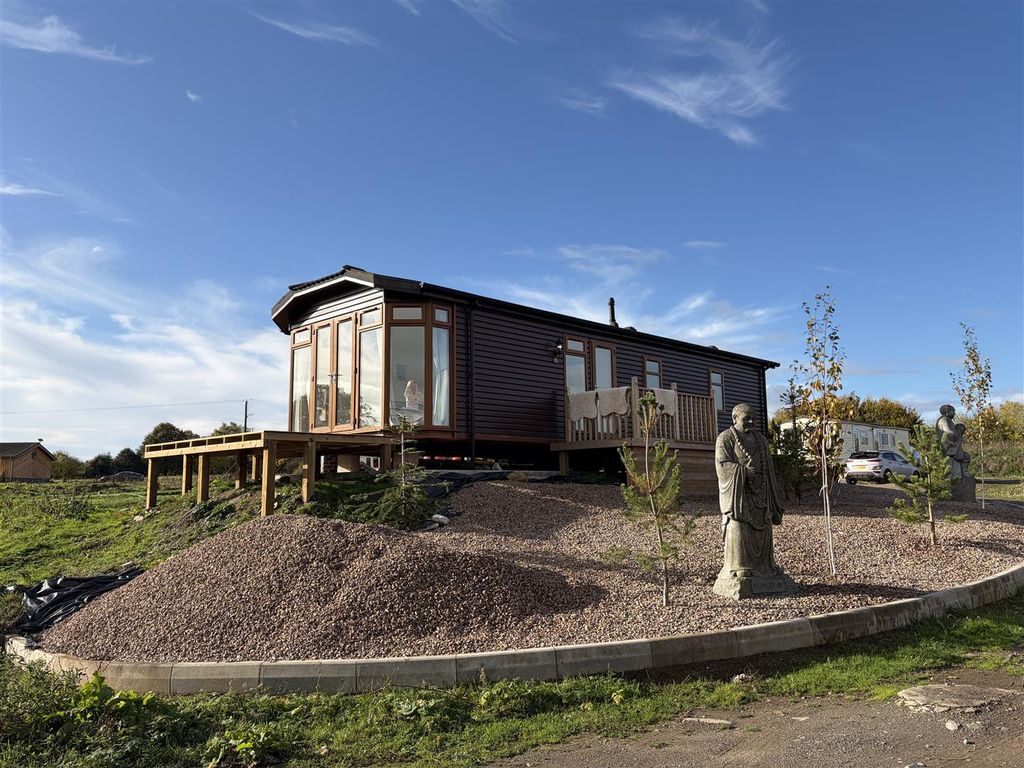 Property photo 2 of 12 Accommodation Comprises