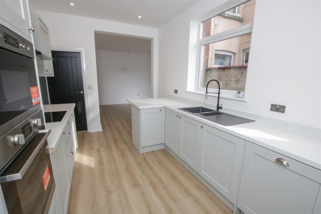 Property photo 2 of 25 Open Plan Kitchen &amp; Dining Room