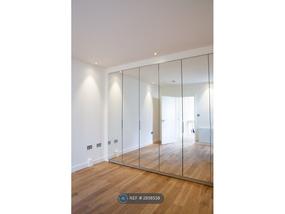 Property photo 3 of 5 Bedroom Wardrobes