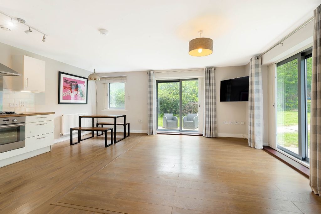 Property photo 2 of 8 Awinship-7870-03-Hig