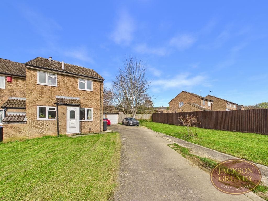 Property photo 1 of 10 Manorfield Close