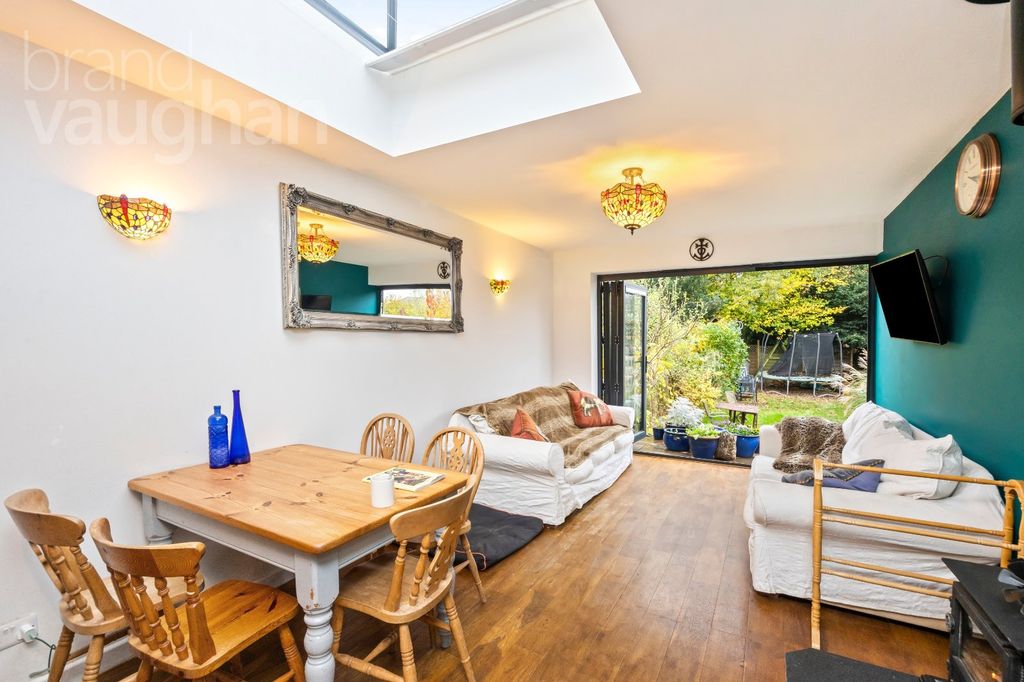 Property photo 3 of 22 Picture No. 11