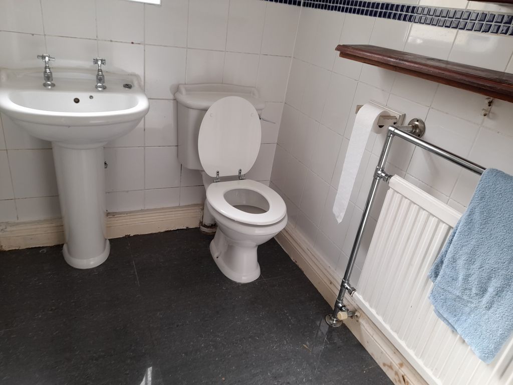 Property photo 3 of 13 Bathroom