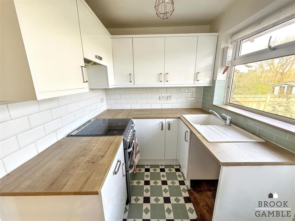 Property photo 3 of 19 01323 438506