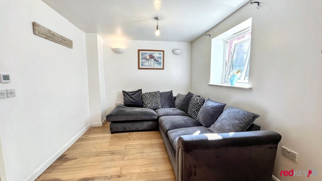 Property photo 2 of 10 Lounge