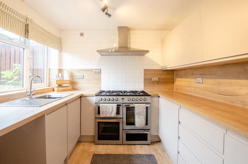 Property photo 3 of 12 37 Wallace Road Tps Bodmin 01208 74182-02