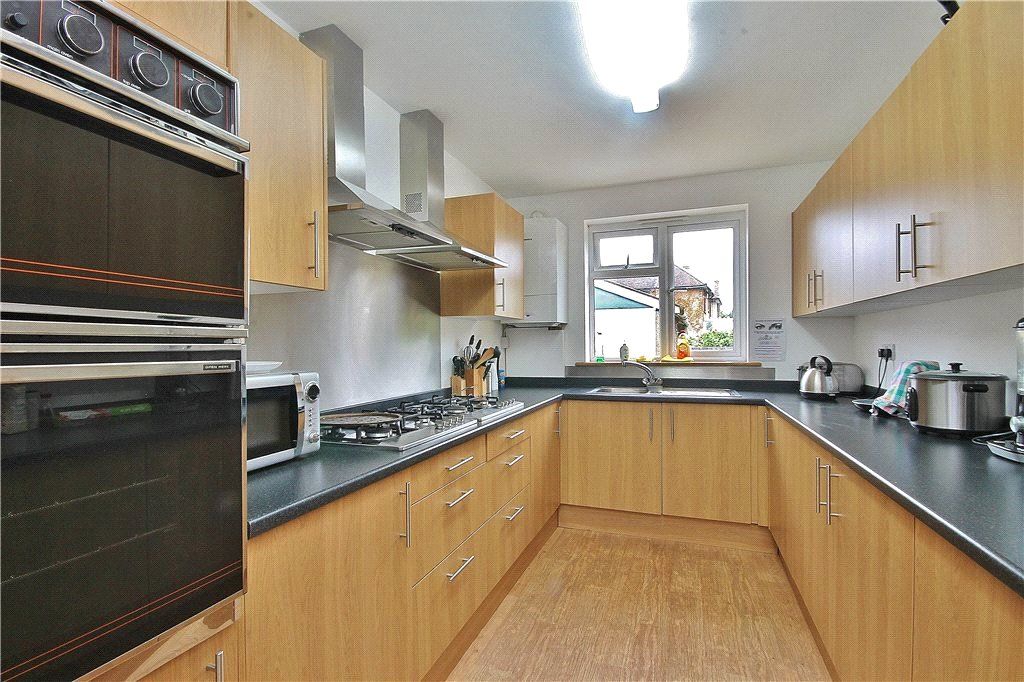 Property photo 3 of 7 Kitchen