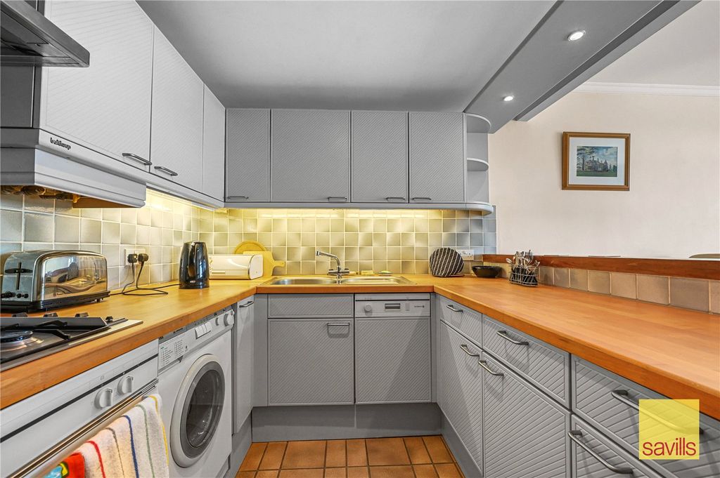 Property photo 3 of 17 Kitchen