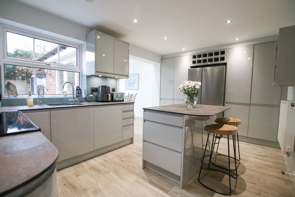 Property photo 2 of 25