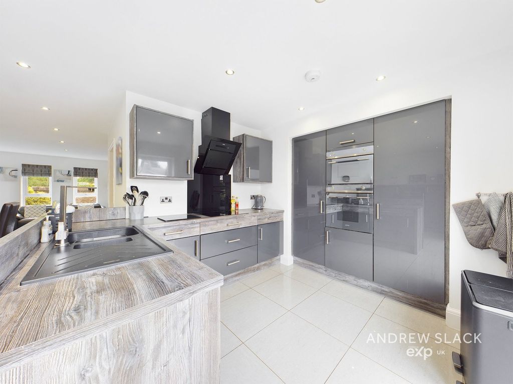 Property photo 2 of 34