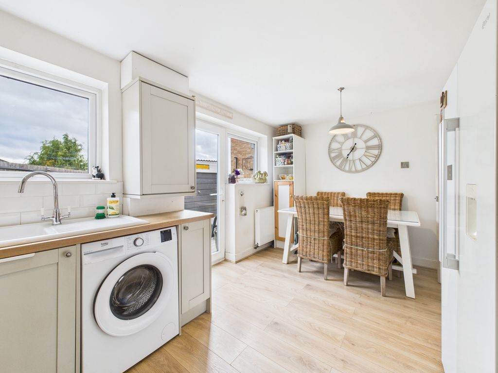 Property photo 2 of 10 Kitchen
