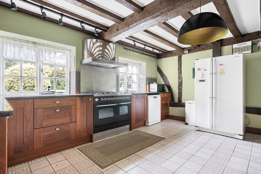 Property photo 2 of 31 Barn Court, Toot Baldon, Oxford, Oxfordshire, Ox44 9Ng