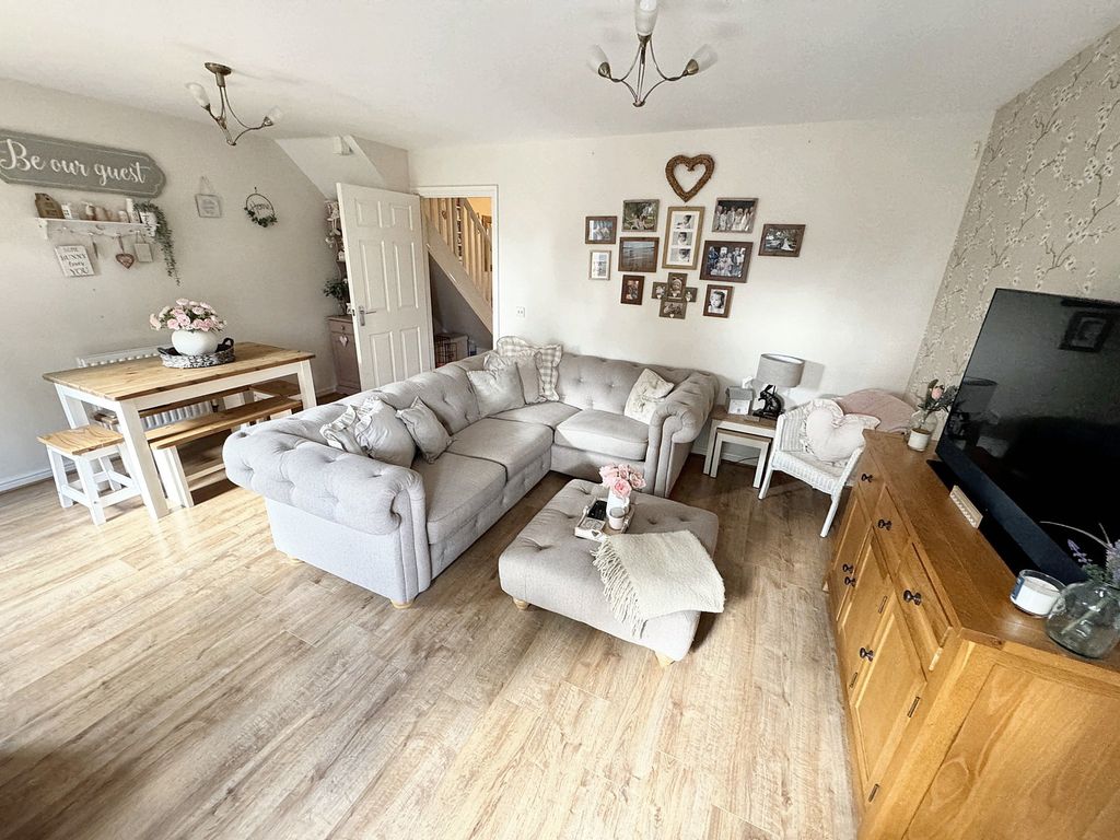 Property photo 2 of 25