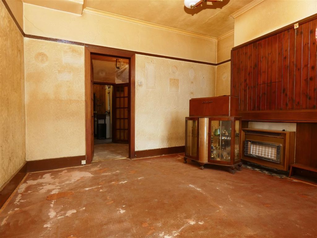 Property photo 2 of 12 Lounge