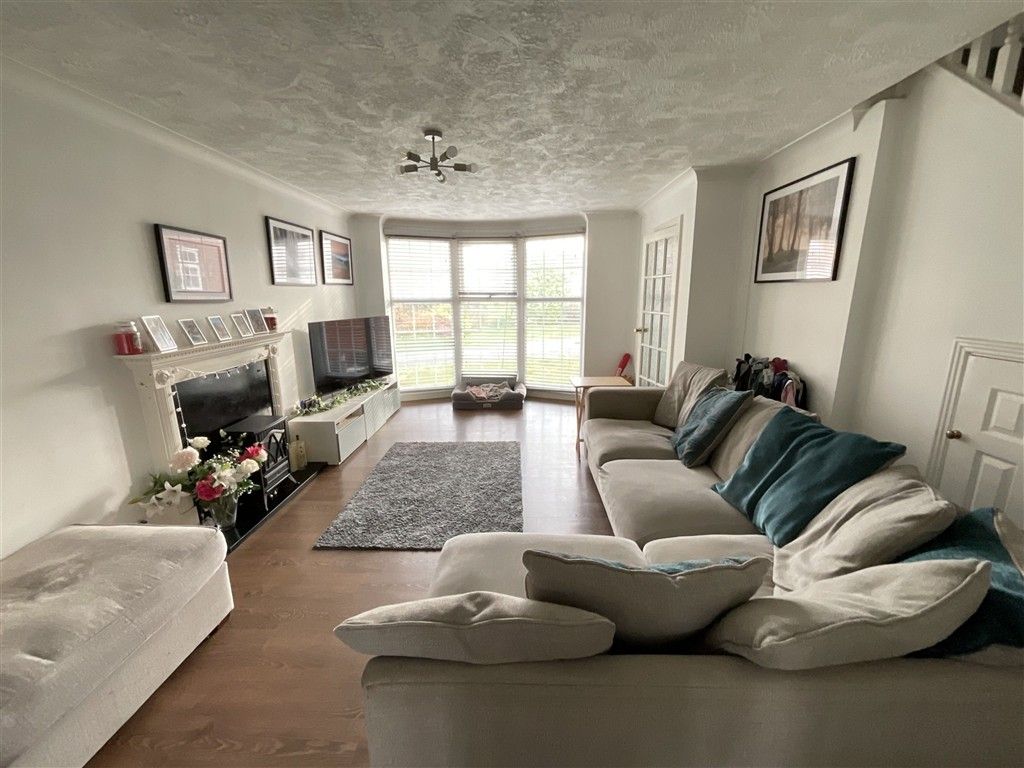 Property photo 2 of 7 Lounge