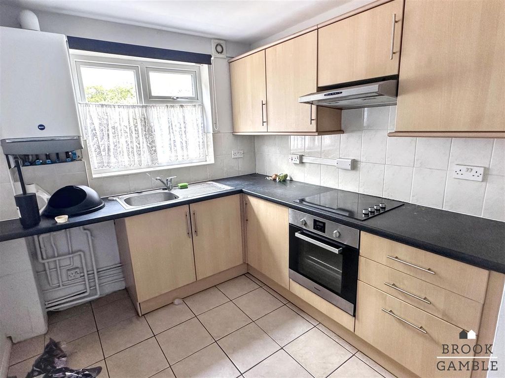 Property photo 3 of 7 01323 438506