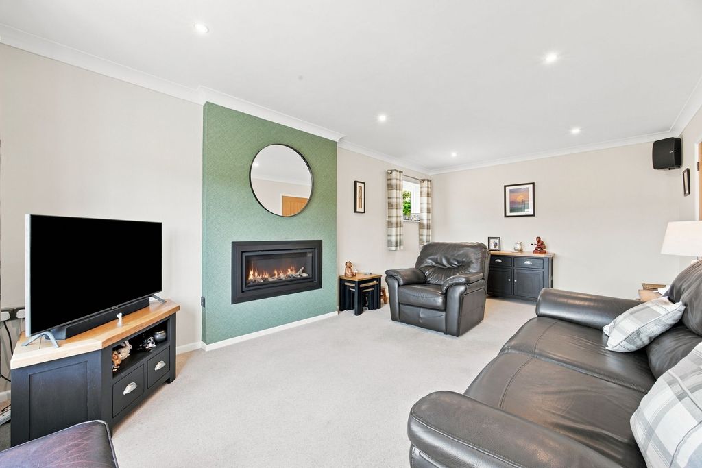 Property photo 3 of 34