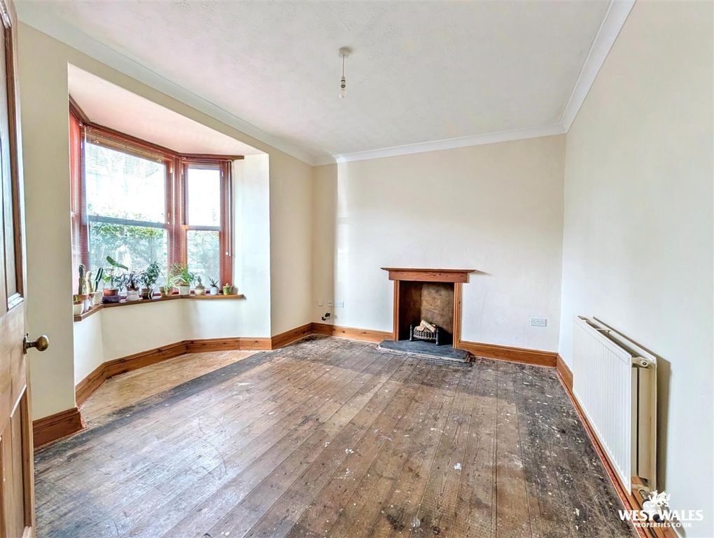 Property photo 3 of 28 1000146120.Jpg