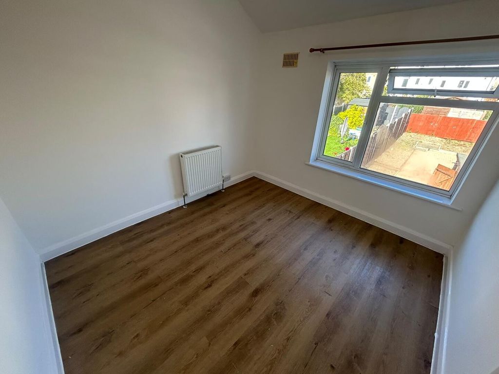 Property photo 3 of 10 Bedroom