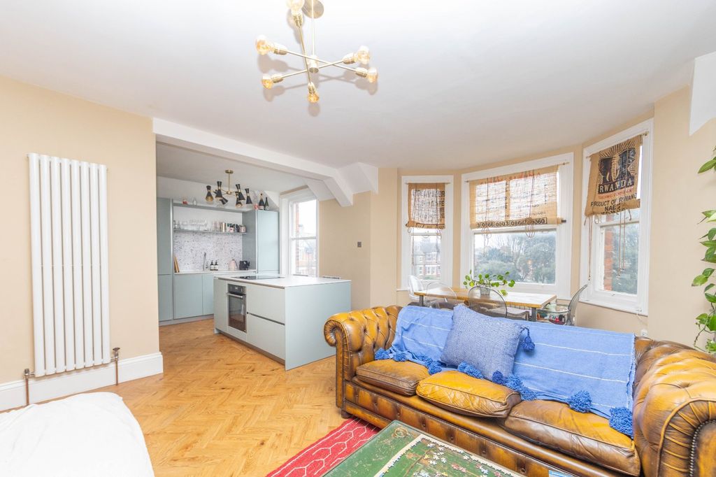 Property photo 2 of 16 Picture 2