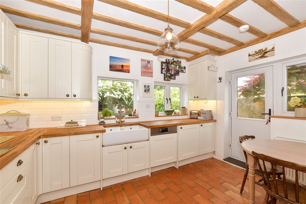 Property photo 2 of 10 Kitchen