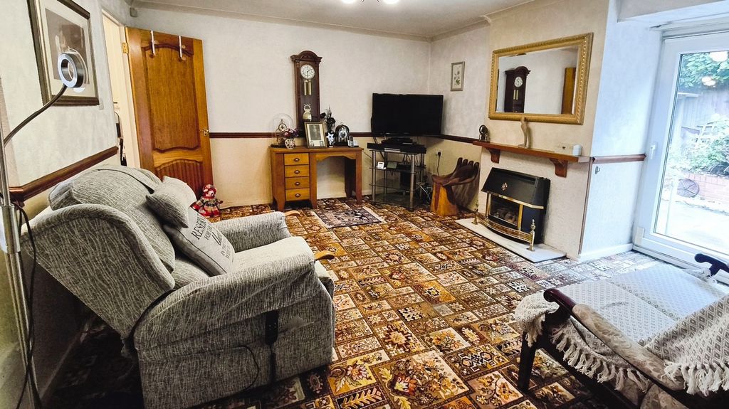 Property photo 3 of 18 Pbox-Img.Jpg