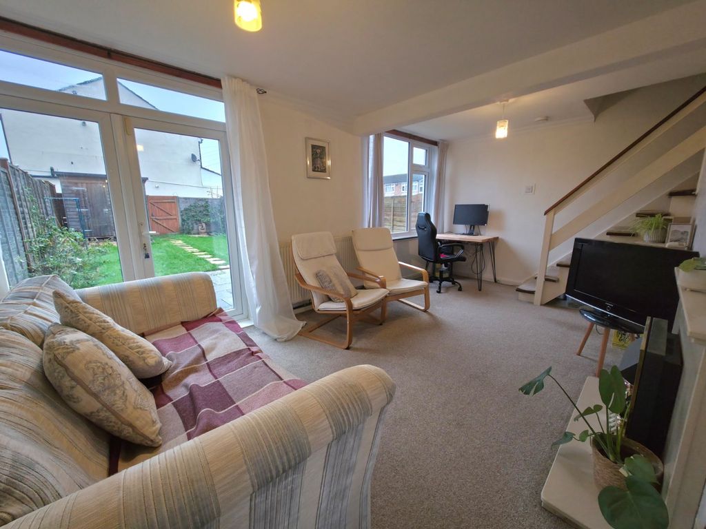 Property photo 2 of 11 Lounge