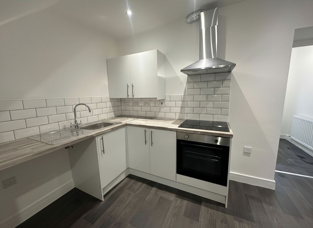 Property photo 2 of 11 Kitchen