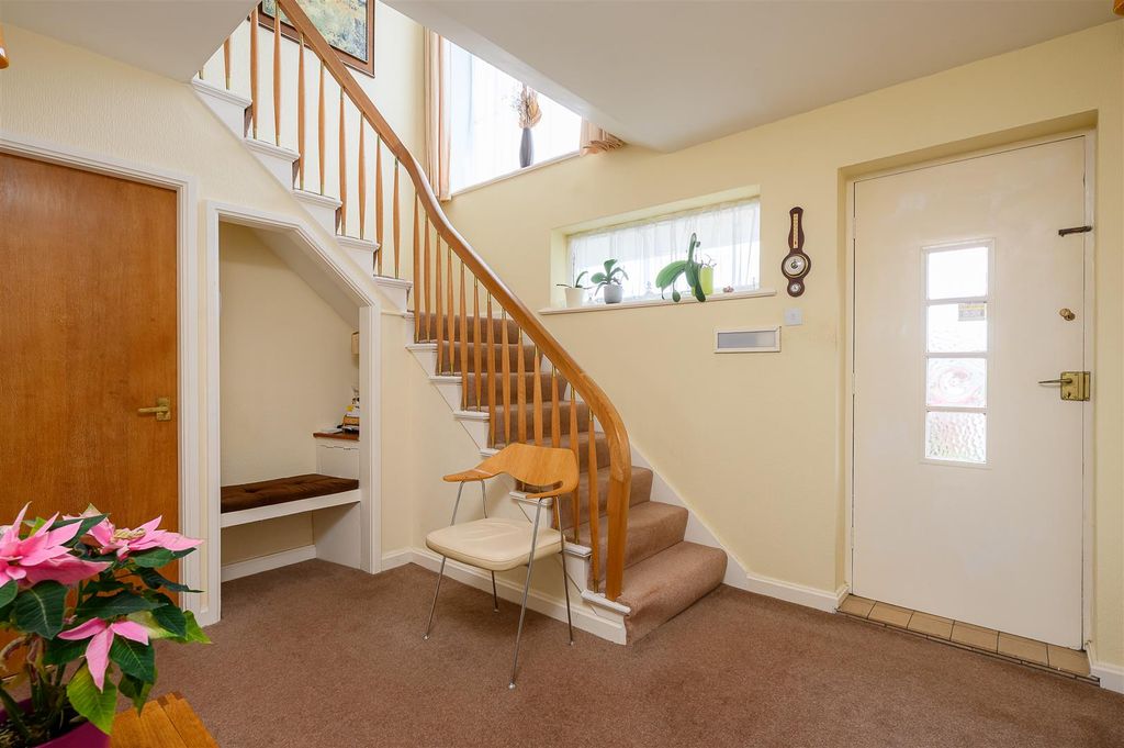 Property photo 2 of 20 Entrance