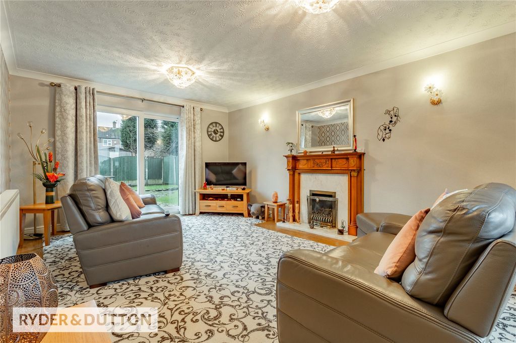 Property photo 2 of 27 Lounge