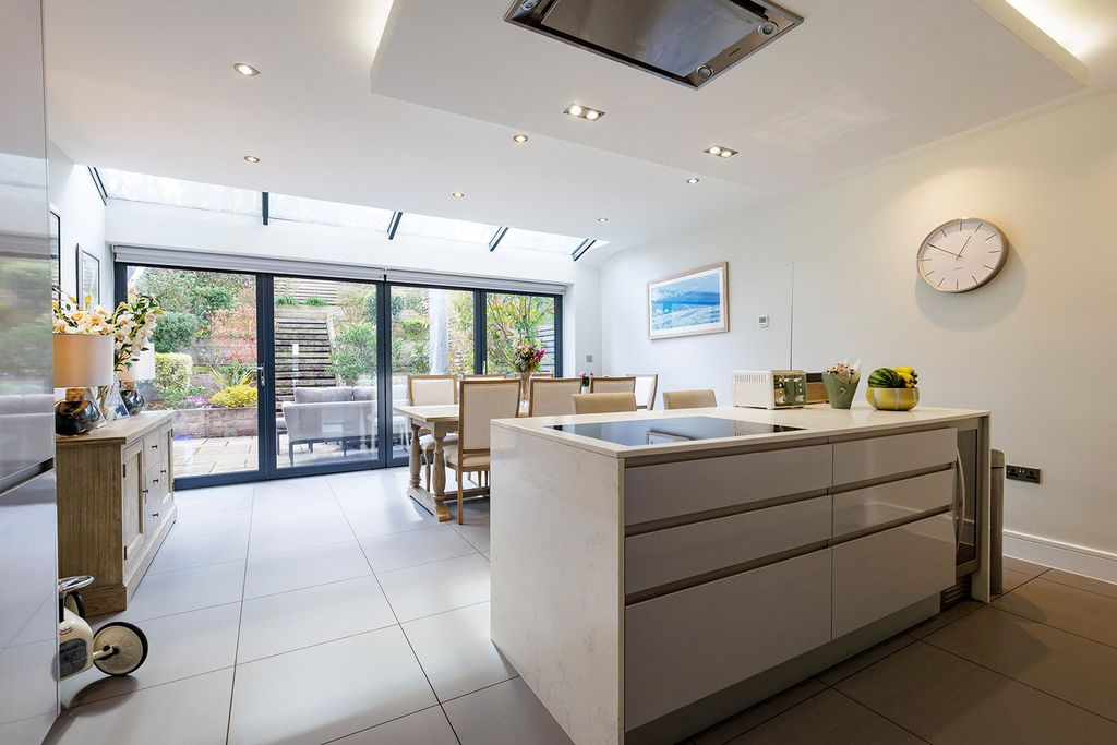 Property photo 2 of 19 Kitchen