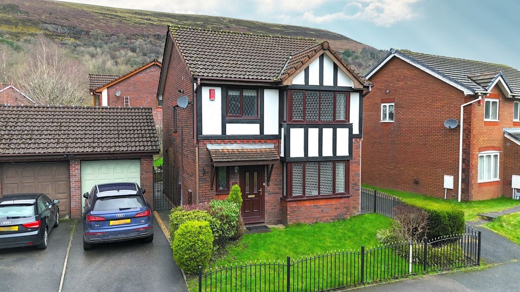 Property photo 1 of 33 Photo 2