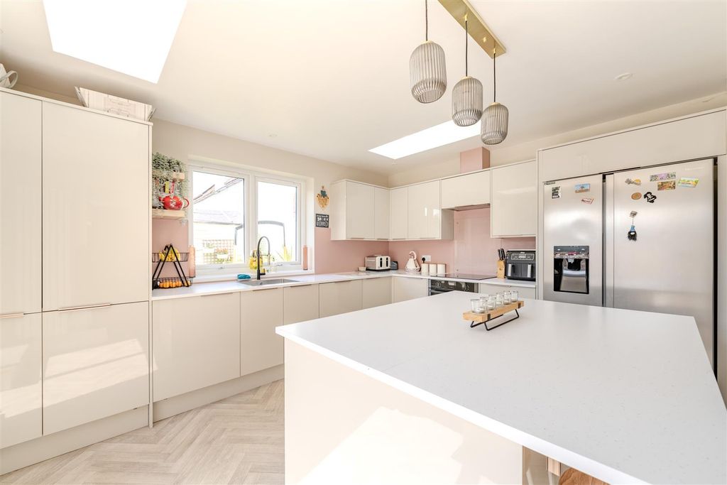 Property photo 3 of 20 12_High_Street-05.Jpg