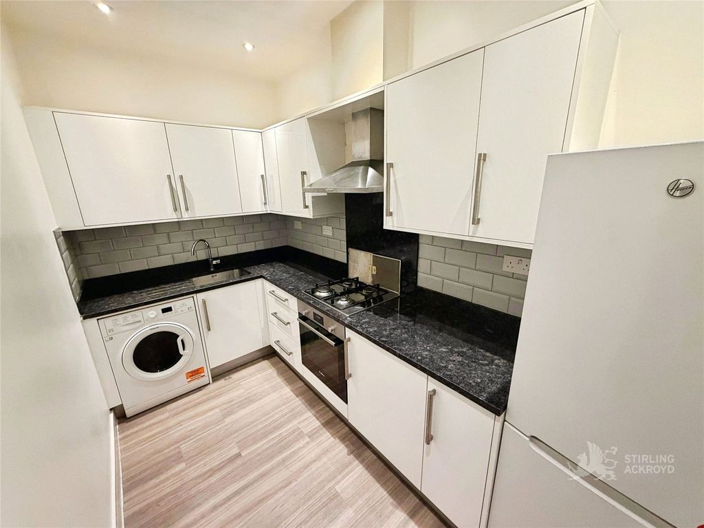 Property photo 2 of 7 Kitchen