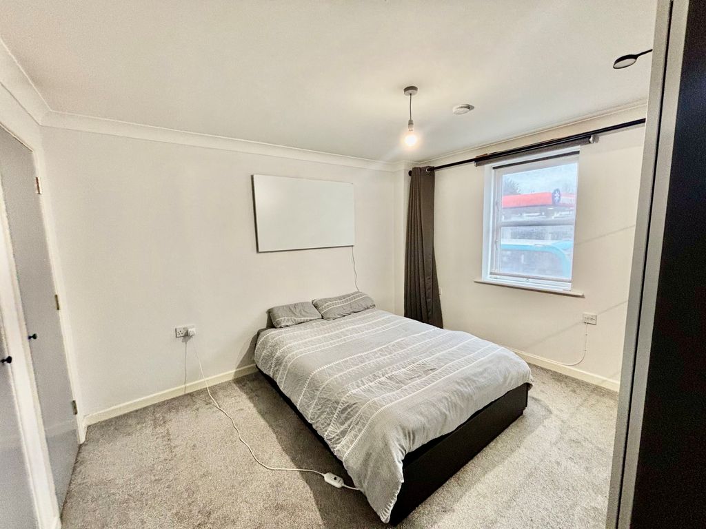 Property photo 2 of 8 Bedroom 1