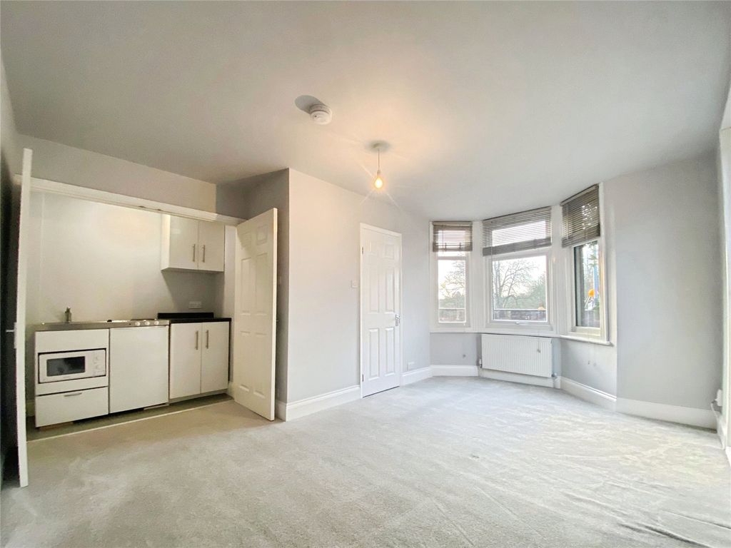 Property photo 3 of 8 Picture No. 13