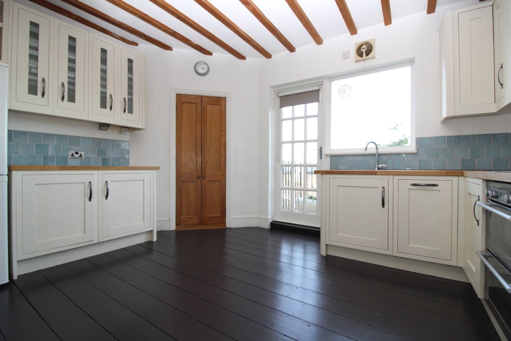 Property photo 2 of 5 Photo 02