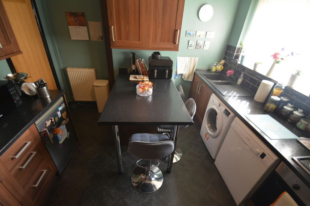 Property photo 3 of 14 Kitchen
