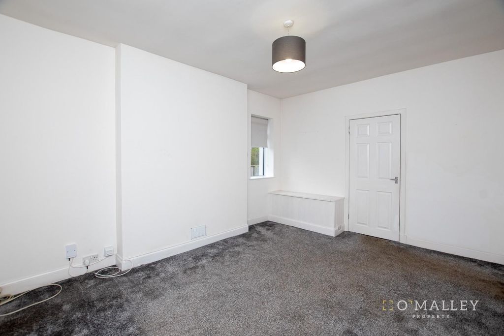 Property photo 3 of 17 Lounge (2)