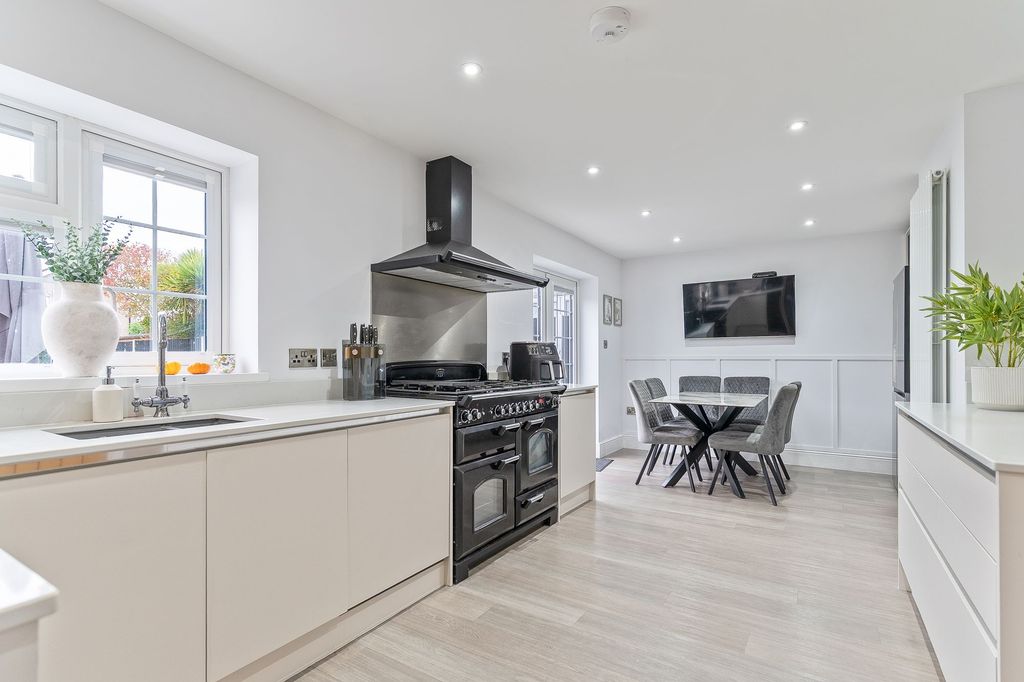 Property photo 2 of 29