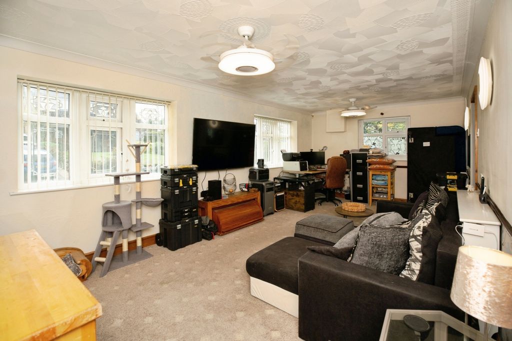 Property photo 3 of 13 Image 2