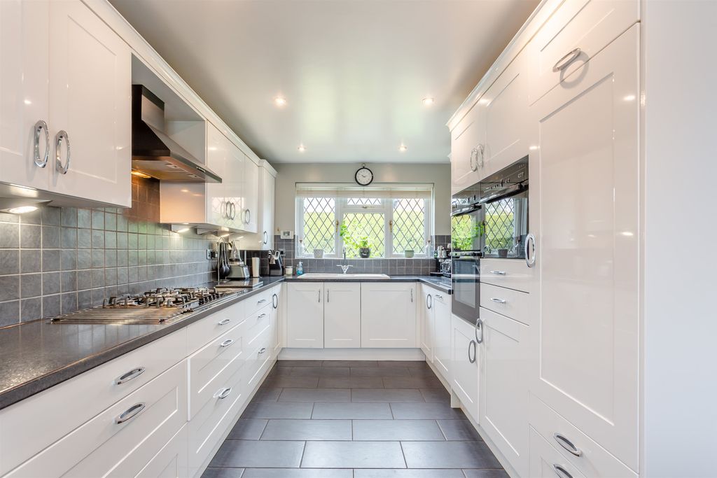 Property photo 2 of 23