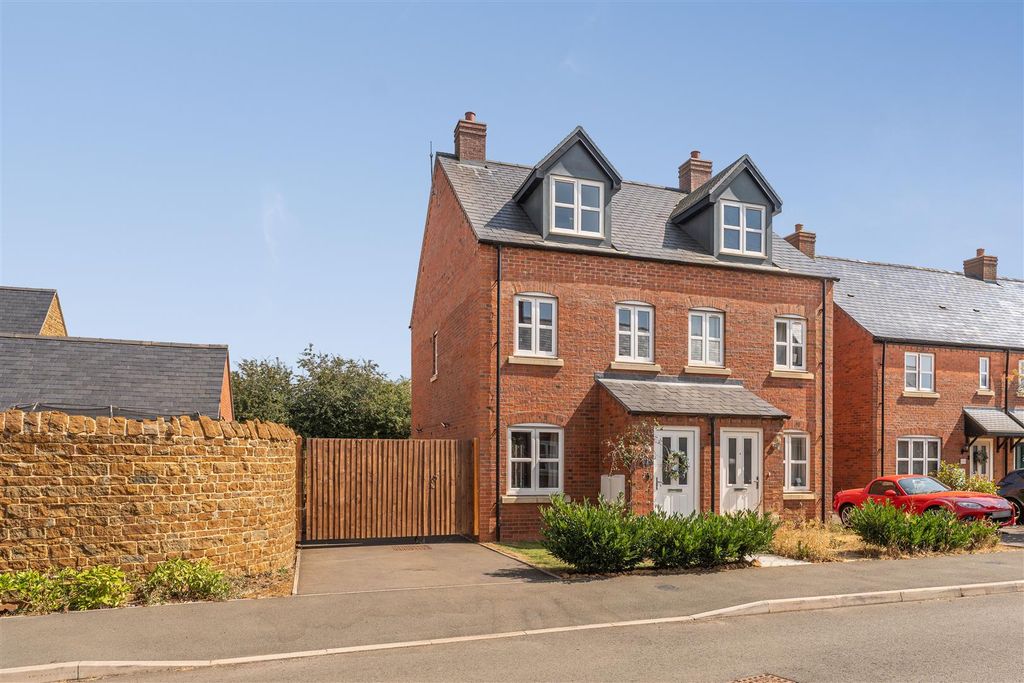 Property photo 1 of 19 141 Bismore Road, Banbury-1.Jpg